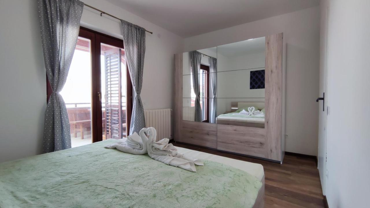 Apartments Marla Πόρετς Εξωτερικό φωτογραφία